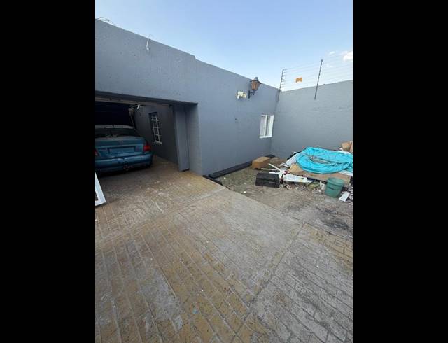 3 BEDROOM HOUSE FOR SALE IN SOUTH HILLS